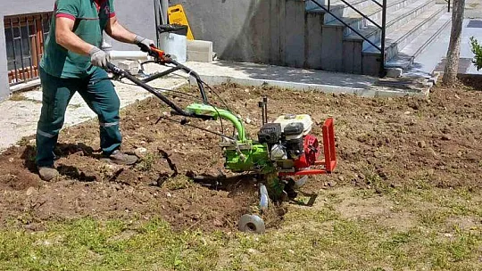 Kamu kurumlarının yeşil alanlarının bakımı Menteşe Belediyesinden