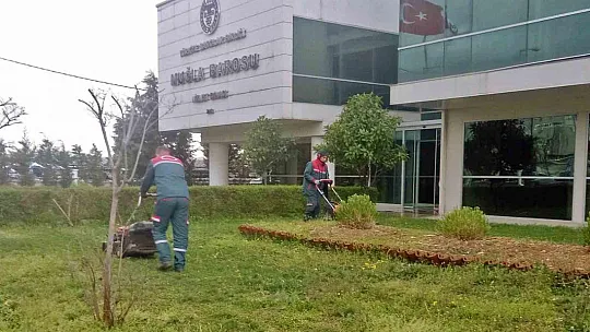 Kamu kurumlarının yeşil alanlarının bakımı Menteşe Belediyesinden