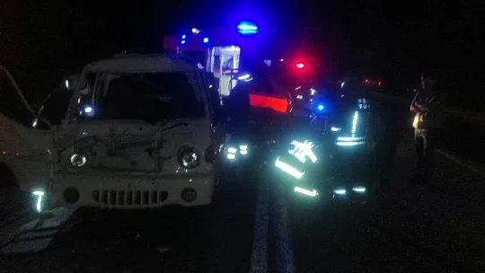 Kamyonet tıra arkadan çarptı: 1 yaralı