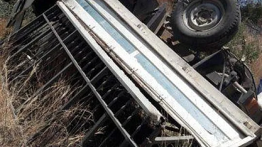 Kamyonet uçuruma yuvarlandı: 5 yaralı