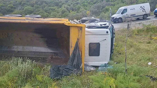 Kamyonla vidanjör çarpıştı: 3 yaralı