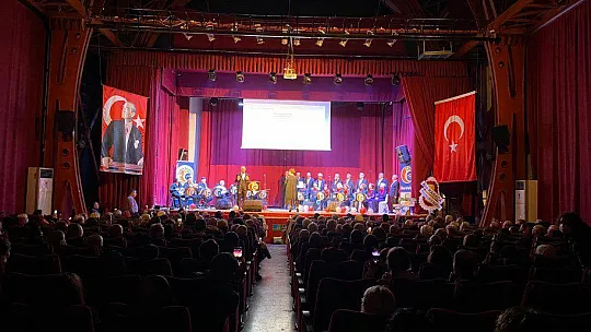 TÜRK SANAT MÜZİĞİ KOROSU, SEYİRCİDEN TAM NOT ALDI