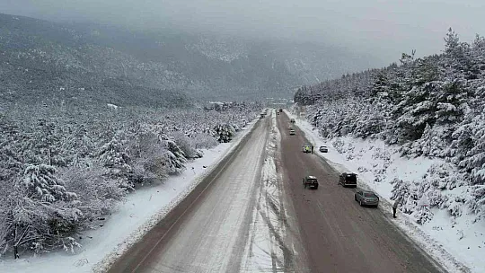Kar Denizli'nin Antalya ve Muğla ile olan ulaşımında aksamalara neden oldu
