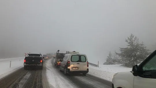 Kar Denizli'nin Antalya ve Muğla ile olan ulaşımında aksamalara neden oldu