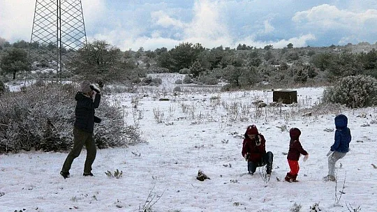 Kar gören Muğlalılar Yılanlı dağına çıktı