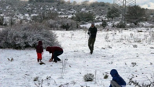Kar gören Muğlalılar Yılanlı dağına çıktı