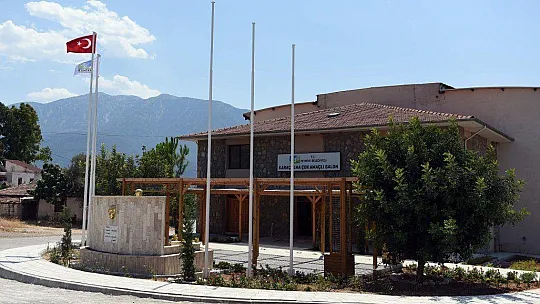 Karaçulha'da parke çalışmasının ardından peyzaj da tamamlandı