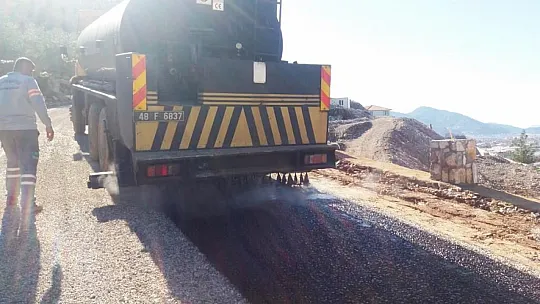 Karaçulha'da asfalt çalışması yapıldı