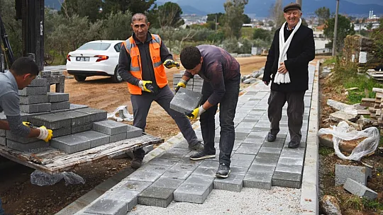 Osman Efendi Caddesi'ne Parke Yapılıyor
