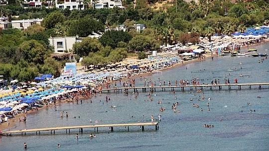 Karadan, denizden ve havadan Bodrum'a turist yağdı