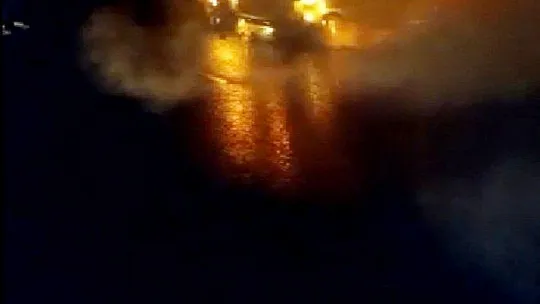 Karayolunda yanan araç ormanı da yaktı