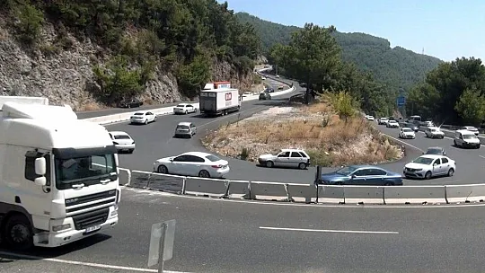 Karayolunda yine uzun kuyruklar oluştu