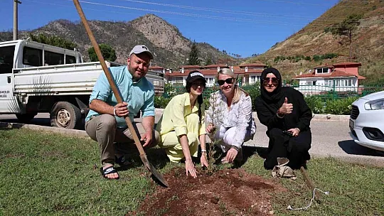 Kardeş şehirden Marmaris'e fidan
