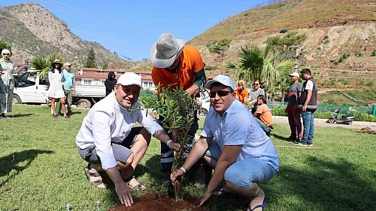 Kardeş şehirden Marmaris'e fidan