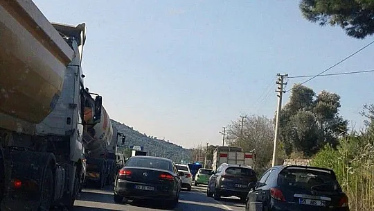 Karşı şeride geçen cip, otomobile çarptı : 6 yaralı