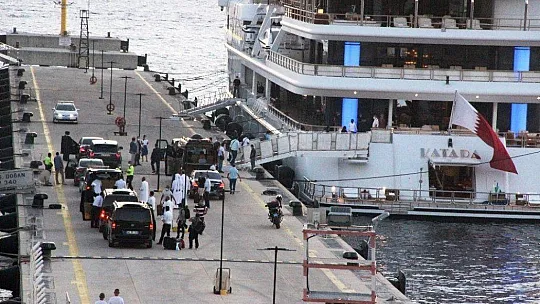 Katar kraliyet ailesi, 2 kamyon eşya 500 valizle Bodrum'a geldi.