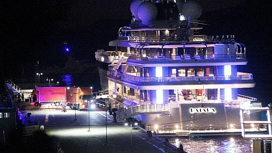 Katar kraliyet ailesi, 2 kamyon eşya 500 valizle Bodrum'a geldi.
