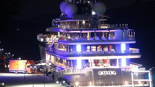 Katar kraliyet ailesi, 2 kamyon eşya 500 valizle Bodrum'a geldi.