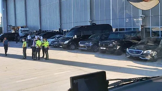 Katar kraliyet ailesi, 2 kamyon eşya 500 valizle Bodrum'a geldi.