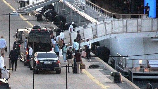 Katar kraliyet ailesi, 2 kamyon eşya 500 valizle Bodrum'a geldi.