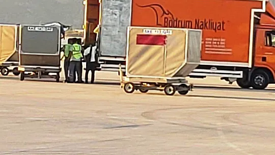 Katar kraliyet ailesi, 2 kamyon eşya 500 valizle Bodrum'a geldi.