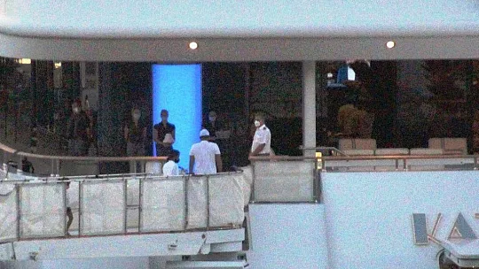 Katar kraliyet ailesi, 2 kamyon eşya 500 valizle Bodrum'a geldi.