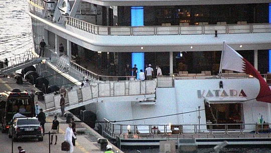 Katar kraliyet ailesi, 2 kamyon eşya 500 valizle Bodrum'a geldi.