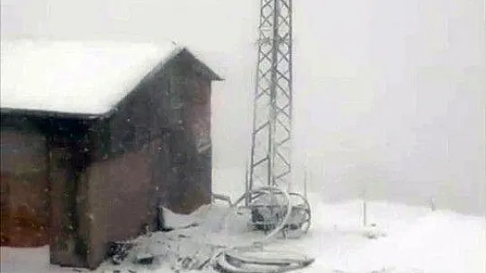 Kavaklıdere'de kar kalınlığı 10 santime ulaştı