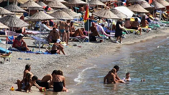 Kavurucu sıcağı gören denize koştu
