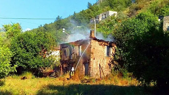 Kayaköy'deki Yangın Korkuttu