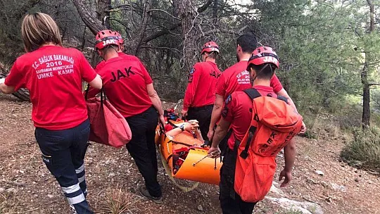 Kayalık alana düşen Rus turisti JAK timi kurtardı