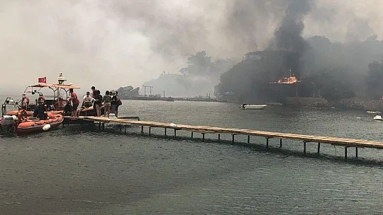 Kayalıklara sığınan yaşlı adamı, Sahil Güvenlik kurtardı