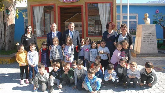 Kaymakam Şahiner Miniklere Kitap Okudu 