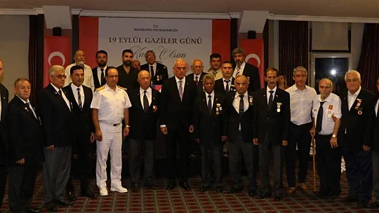 Marmaris Kaymakamı Aksoy'dan gazilere plaket