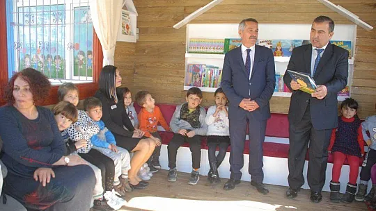 Kaymakam Şahiner Miniklere Kitap Okudu 