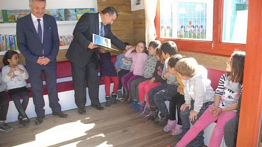 Kaymakam Şahiner Miniklere Kitap Okudu 