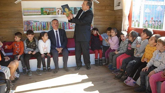 Kaymakam Şahiner Miniklere Kitap Okudu 