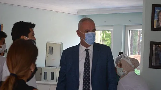 Kaymakam Aksoy 3.doz aşısını yaptırdı, vatandaşları aşıya davet etti