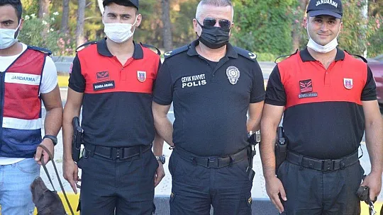 Kaymakam Aksoy'dan görev başındaki kolluk kuvvetlerine baklava ikramı