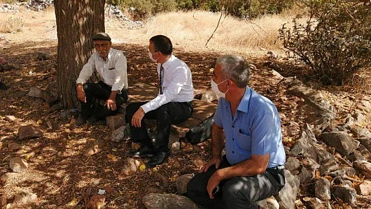 Kaymakam Arslan yaşlı vatandaşı evinde ziyaret etti