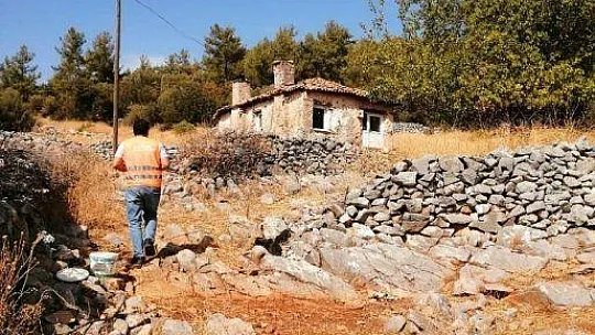 Kaymakam Arslan yaşlı vatandaşı evinde ziyaret etti