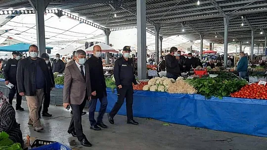 Kaymakam Maslak, pazarda vatandaşların sorunlarını dinledi