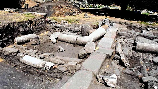 KAYMAKAM VE BÜYÜKELÇİDEN KAZI EKİBİNE ZİYARET