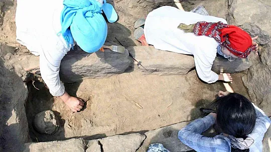 KAYMAKAM VE BÜYÜKELÇİDEN KAZI EKİBİNE ZİYARET