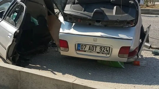 SEYDİKEMER'DE İLGİNÇ KAZA 2 YARALI