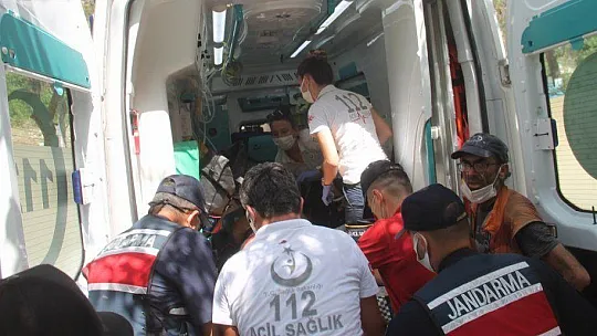 KAYALARDAN DENİZE DÜŞEN TATİLCİ HASTANEYE YETİŞTİRİLDİ