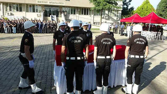 Polis memuru toprağa verilmek üzere Sivas'a uğurlandı