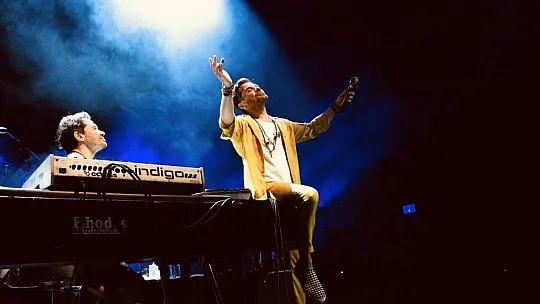 Kenan Doğulu'nun antik tiyatroda izdihamı