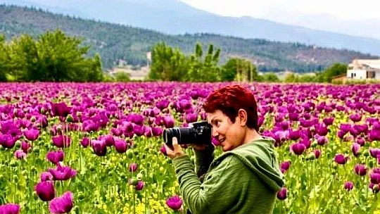 Kendini kelebeklere adadı