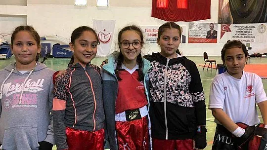 Fethiye Belediyespor Kickboks Takımı birincilik kupasıyla döndü